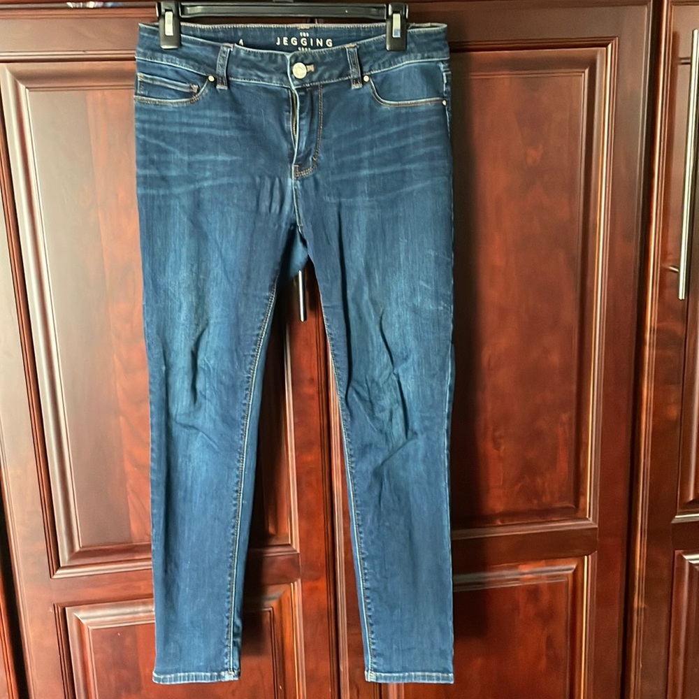The Jegging Crop Jeans. Size 4. White House Black Market